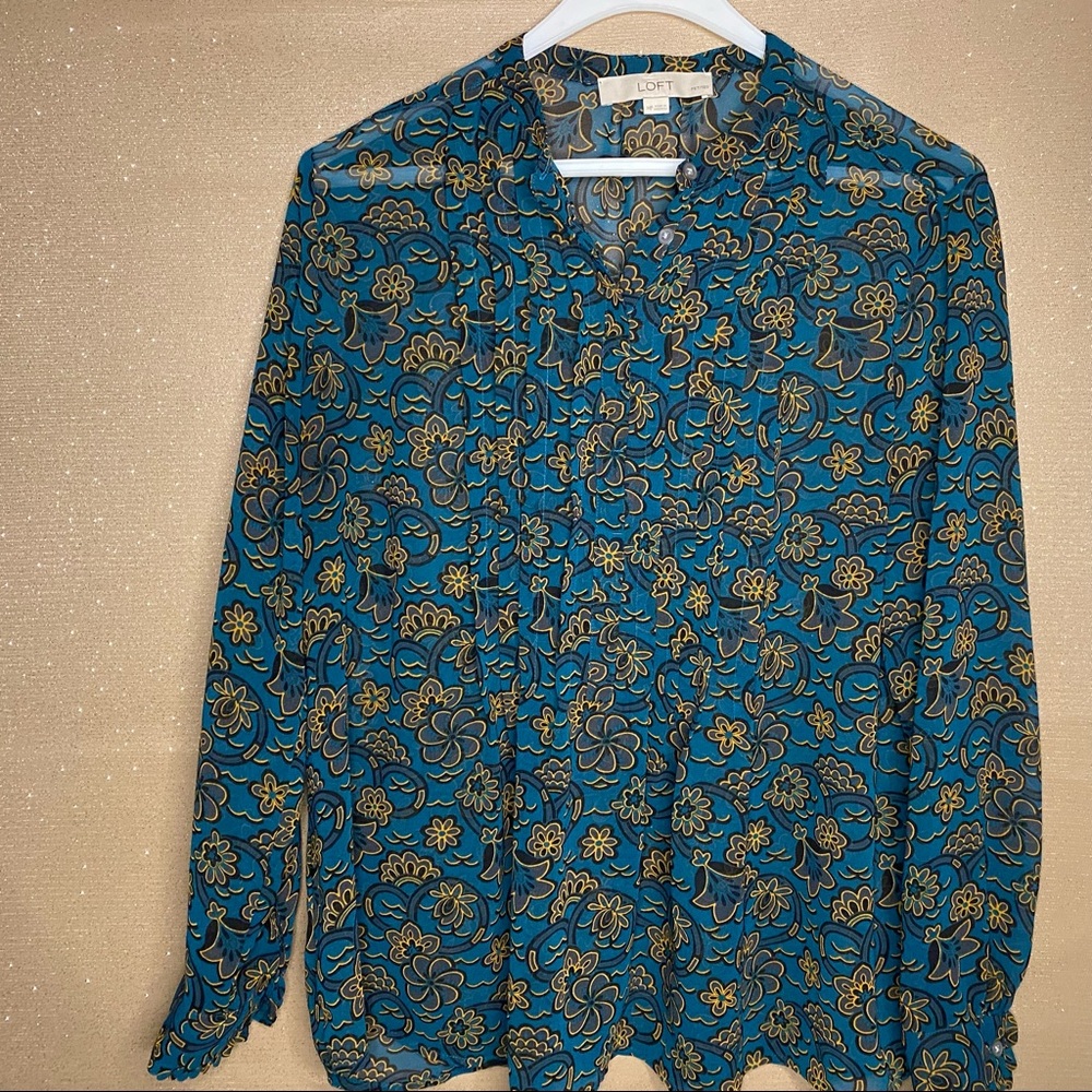 ✨SOLD✨  🎉3 for $15🎉 LOFT Long Sleeve Button Up Teal Blouse with Floral Design